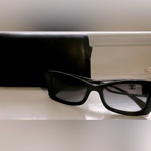 Chanel black sunglasses